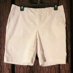 New Tommy Hilfiger, Women's Size 6 Striped Longer Length Walking Shorts.